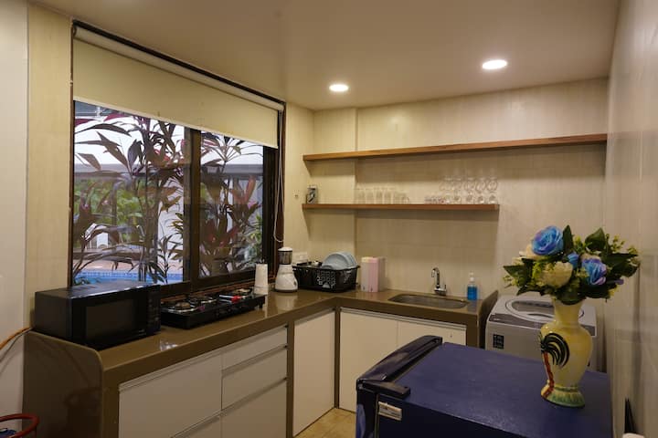 Full kitchen image 1