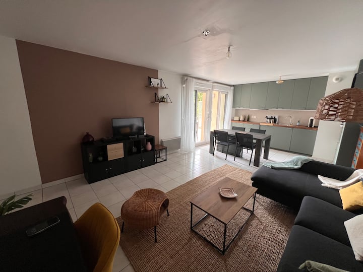 Appartement Lumineux, Terrasse, Métro Direct Paris - Rosny-sous-Bois