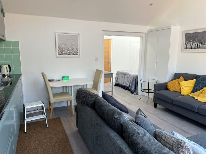 Woodford Garden Apartment - Ilford
