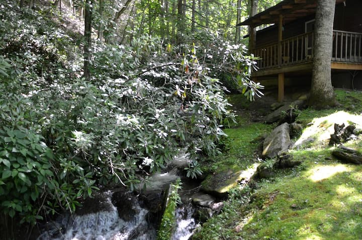 Romantic Log Cabin In Wooded Setting Near - Cherokee, NC