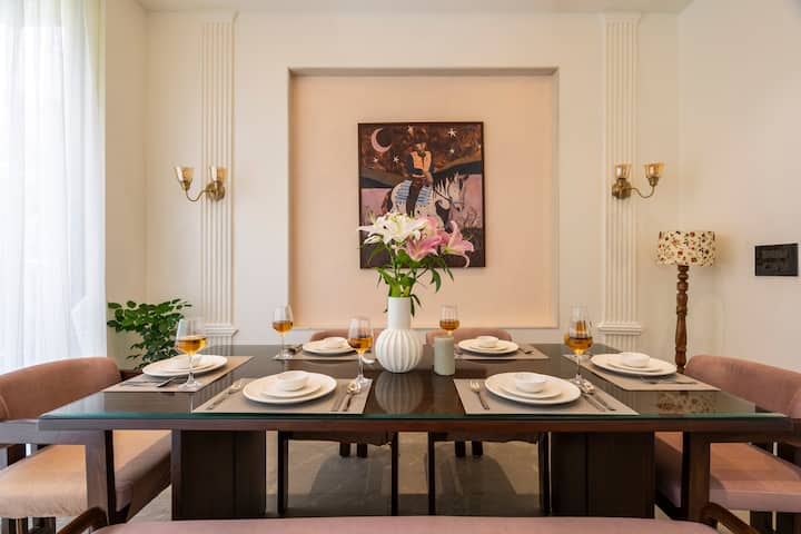 Dining area image 1