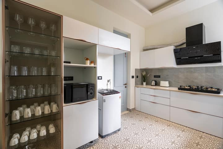 Full kitchen image 2