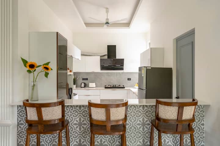 Full kitchen image 1