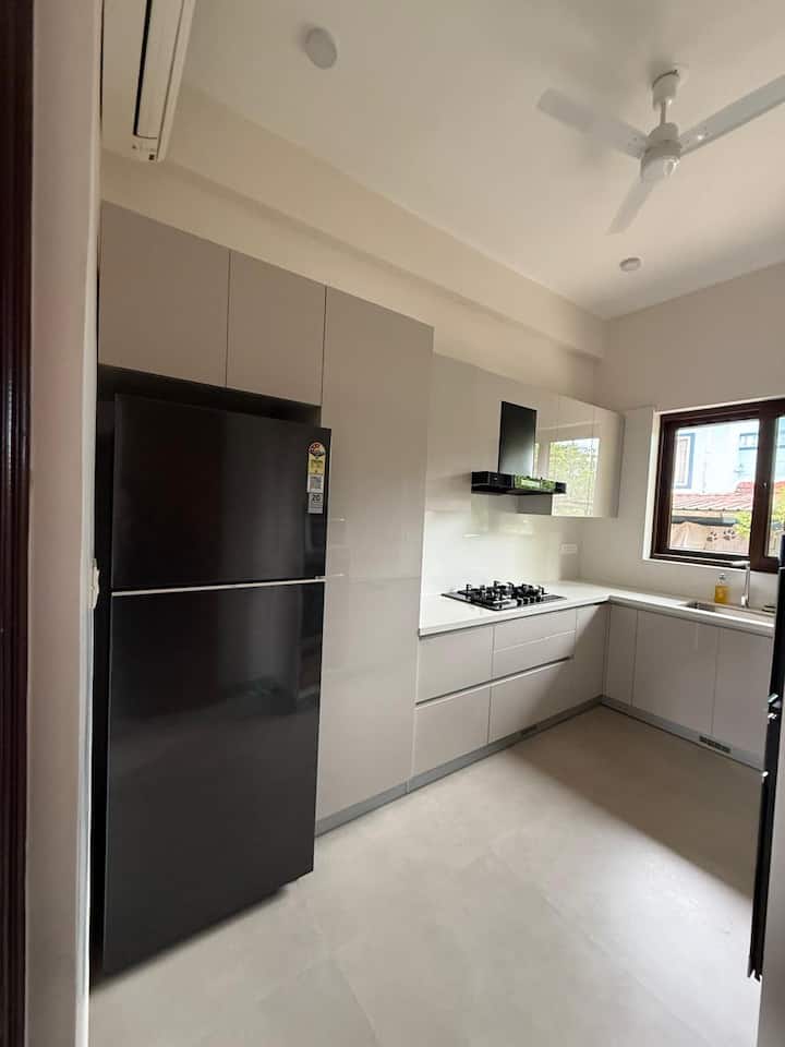 Full kitchen image 2