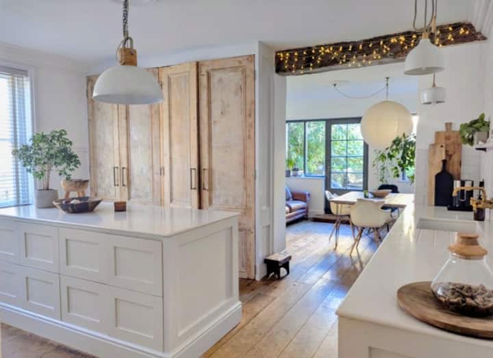 Elegant Georgian Home In The Heart Of Sandwich - Deal