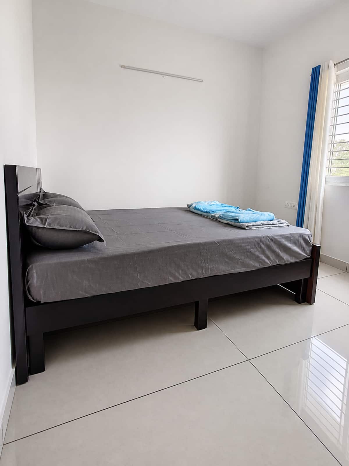 Bedroom 1 image 5