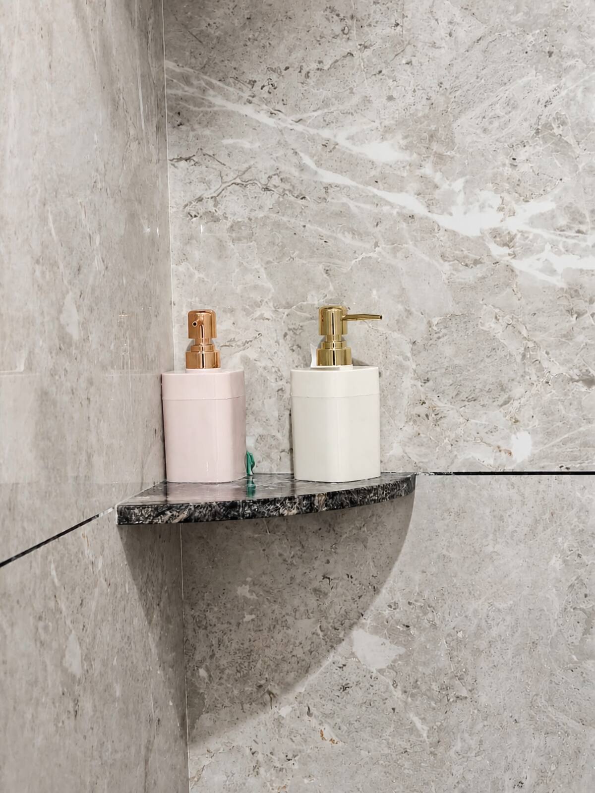 Full bathroom 2 image 3
