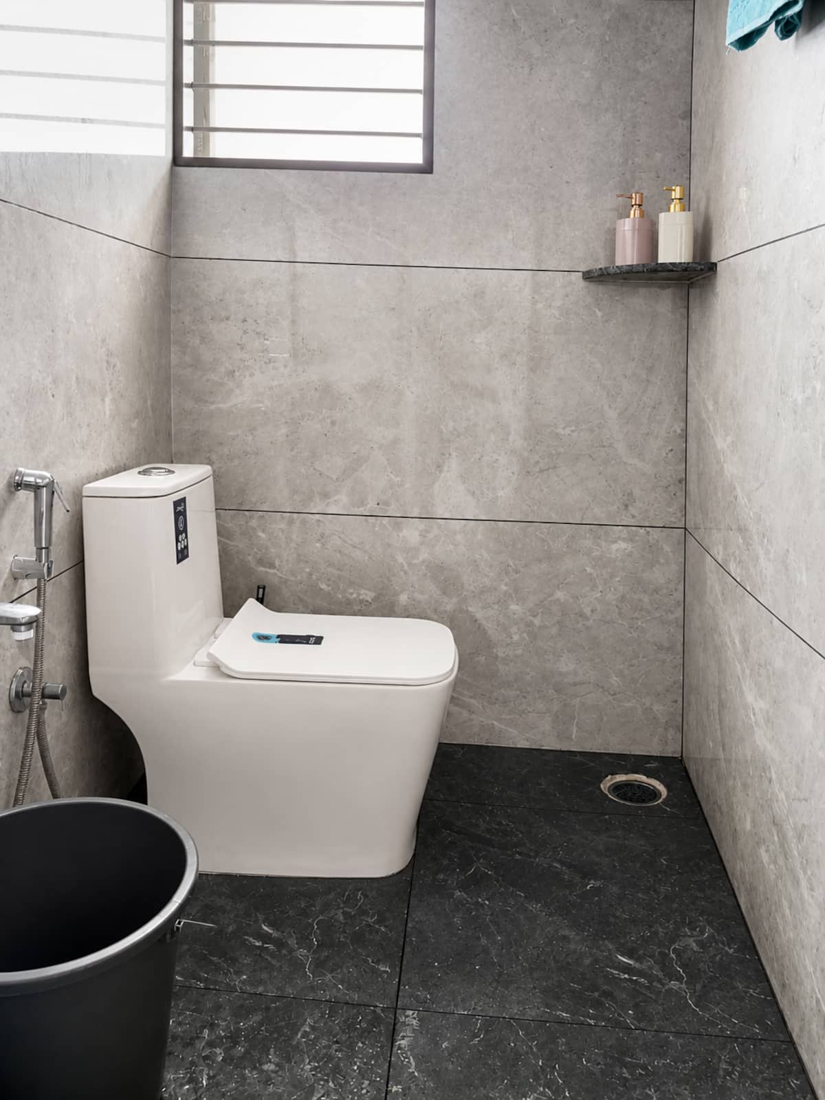 Full bathroom 1 image 4