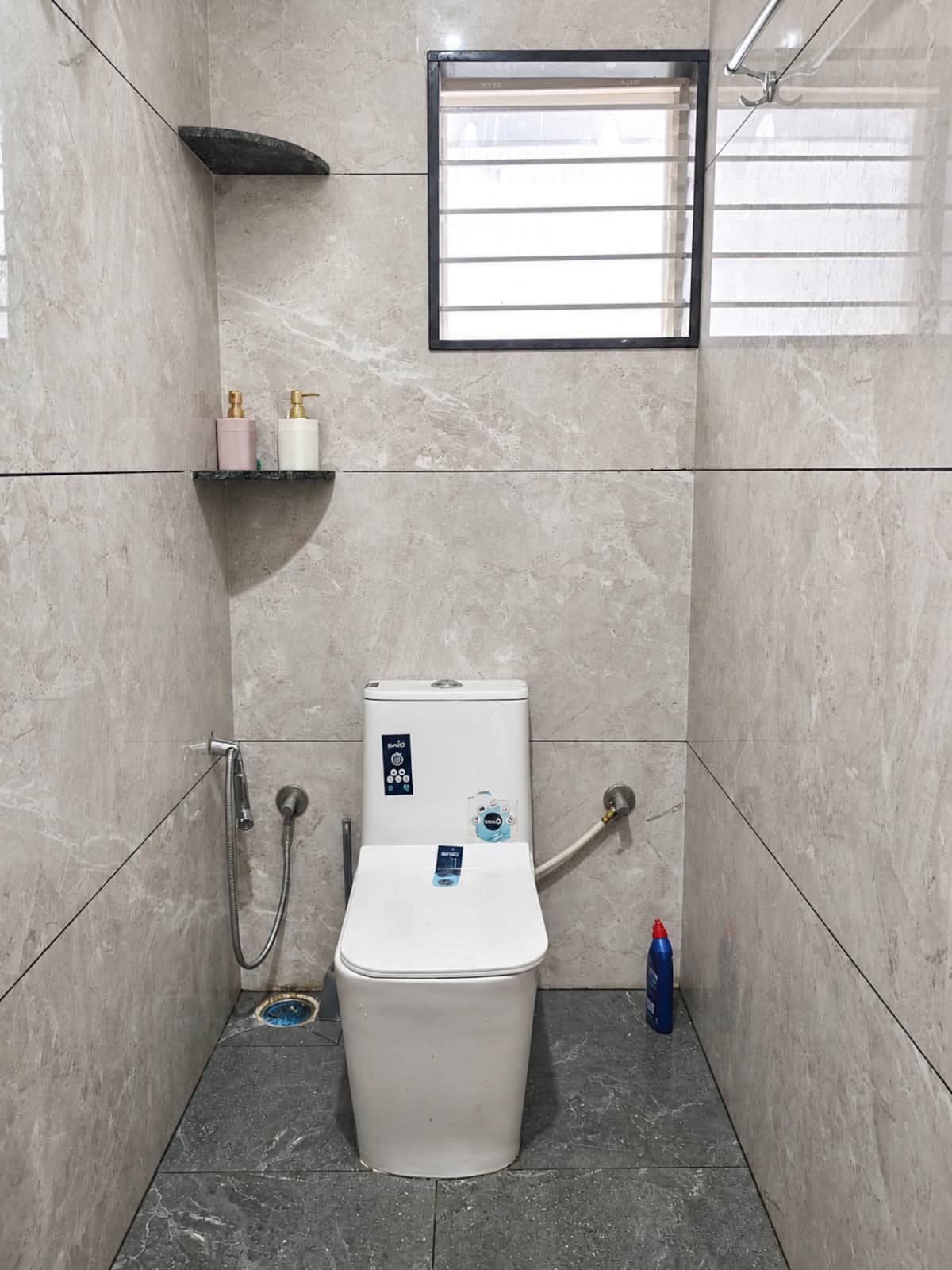 Full bathroom 2 image 2