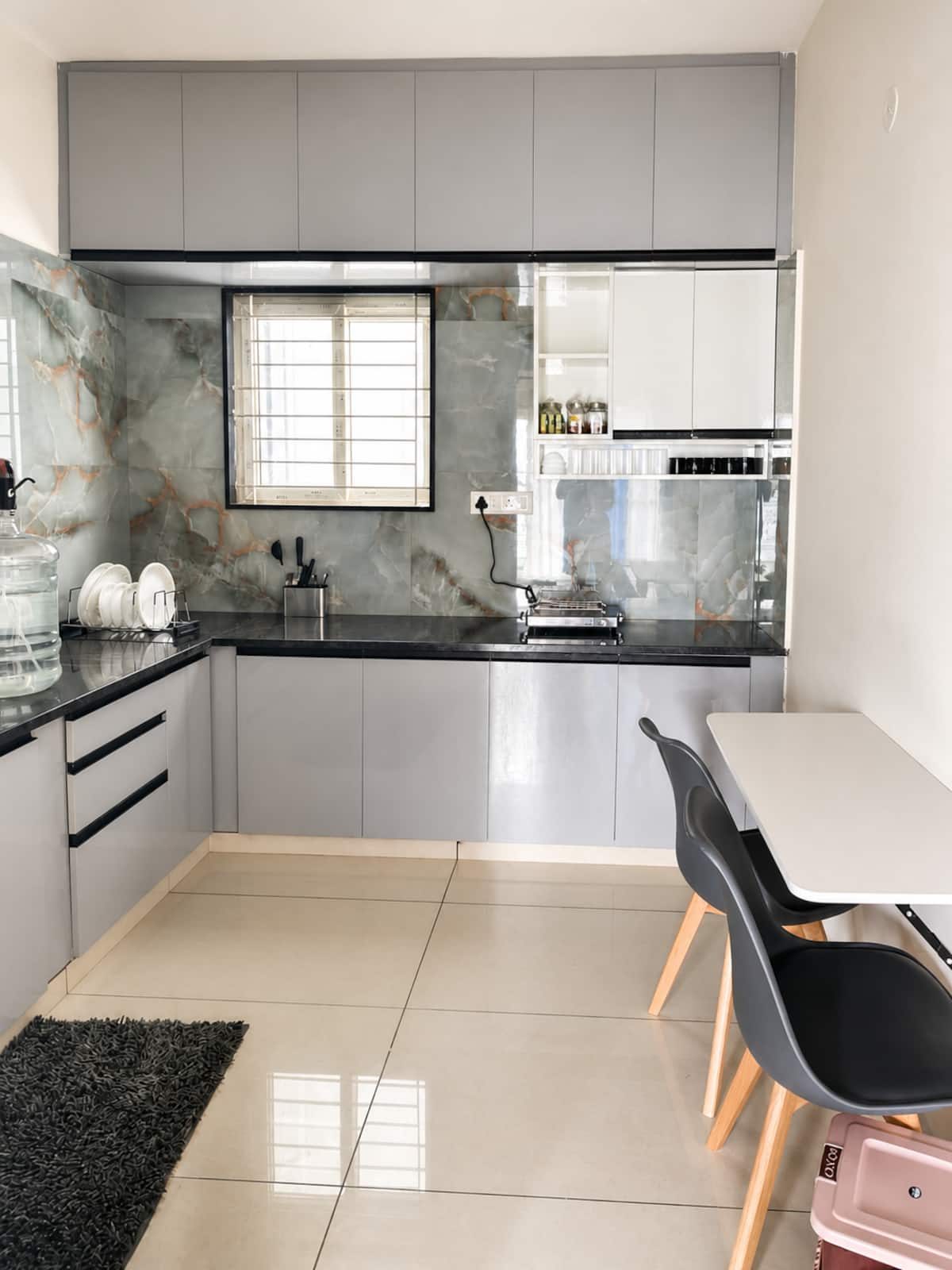 Kitchenette image 9
