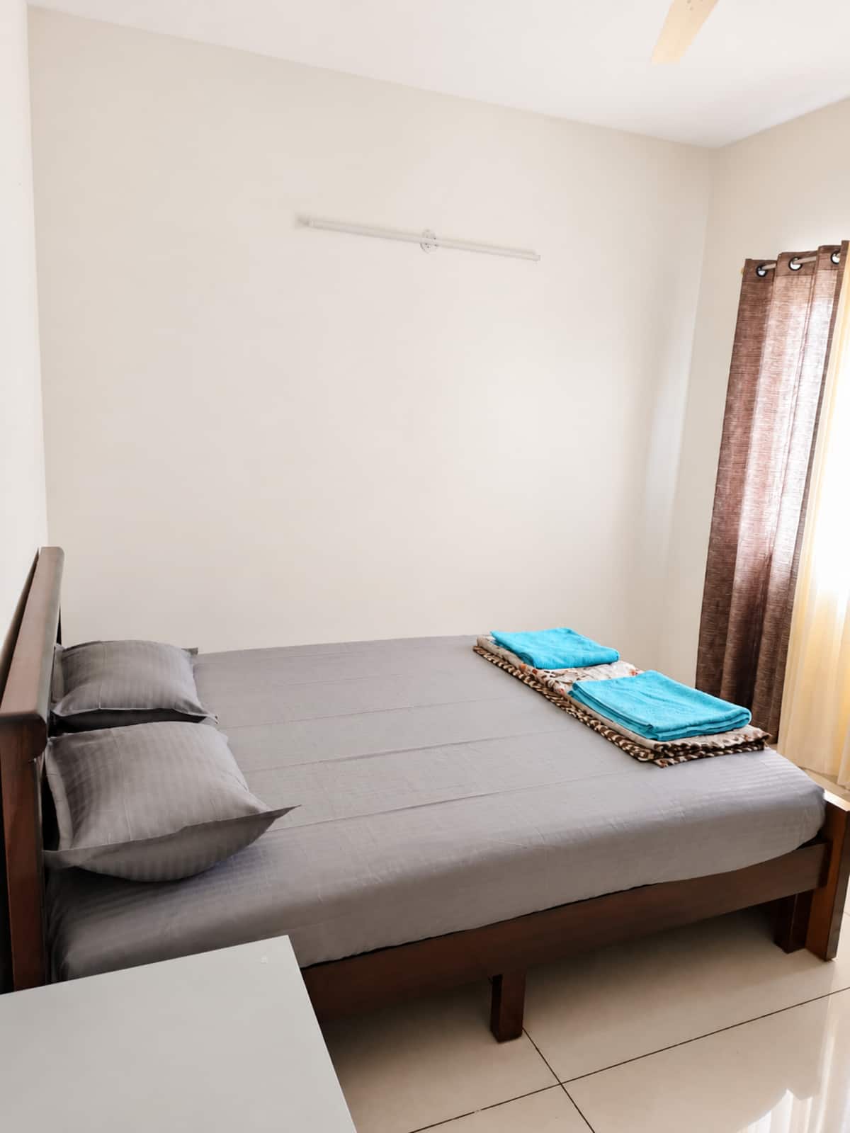 Bedroom 1 image 3