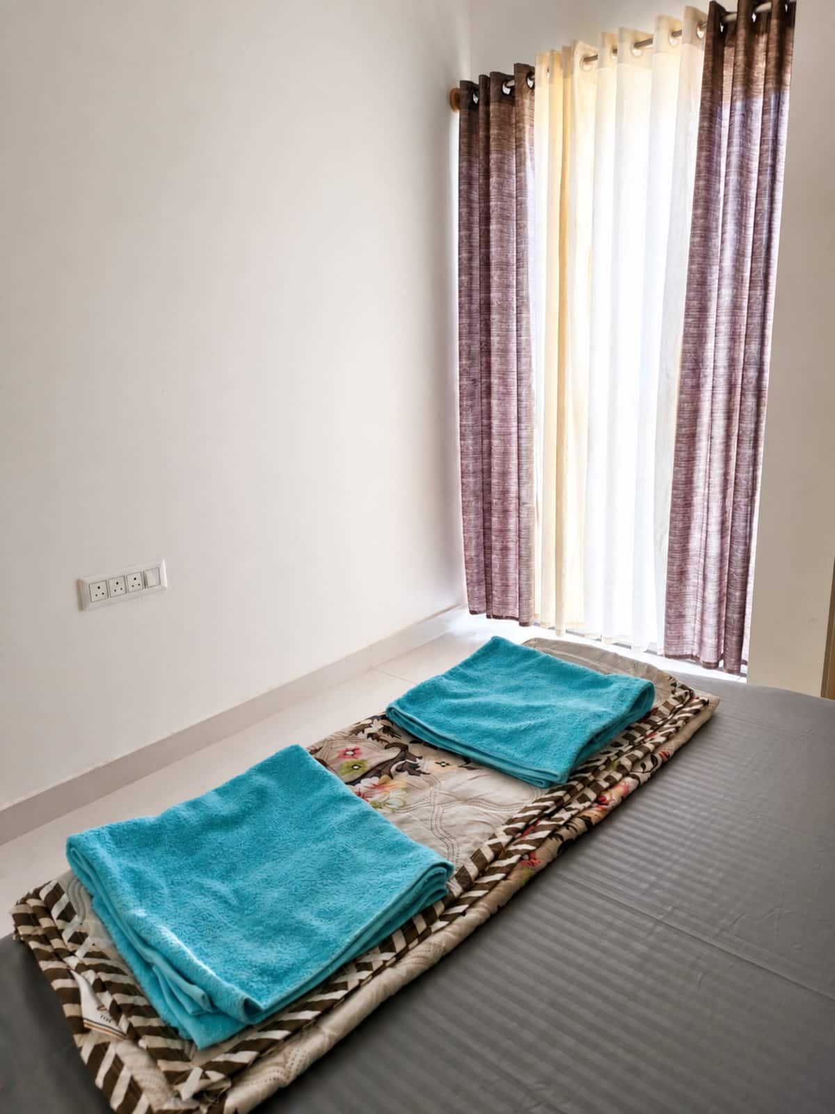 Bedroom 1 image 8