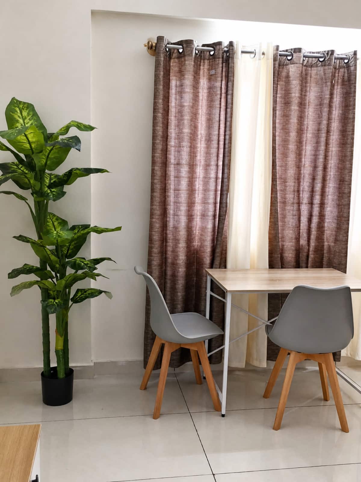 Dining area image 6