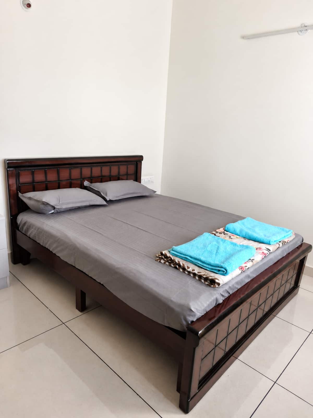 Bedroom 1 image 2