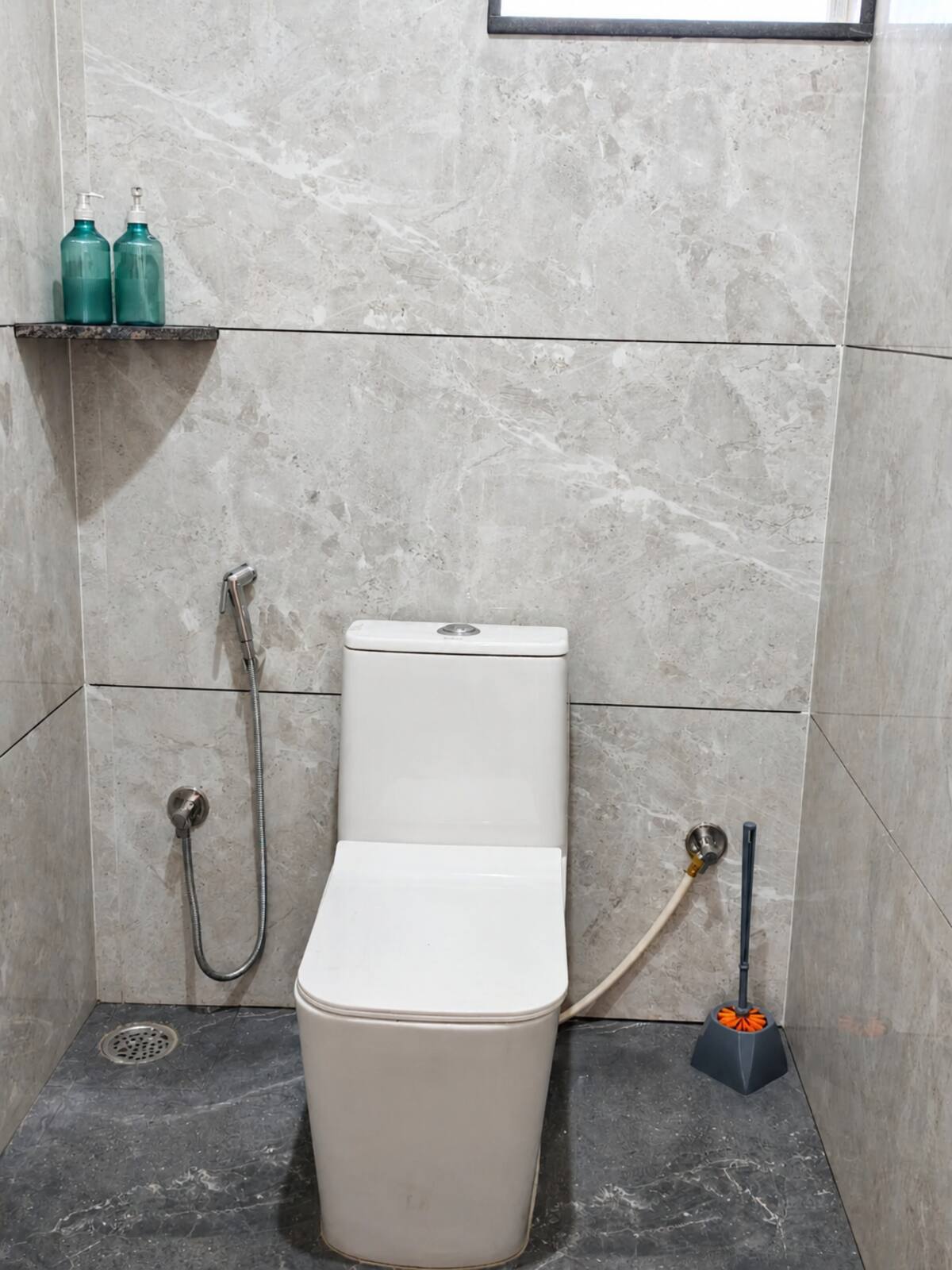 Full bathroom 2 image 3