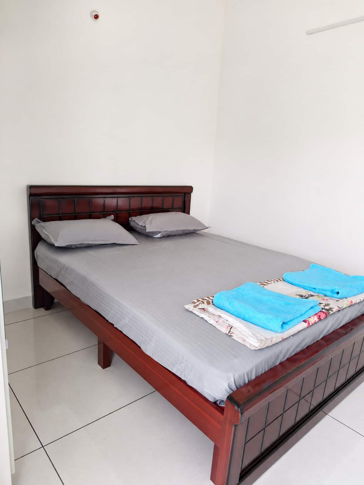 Bedroom 2 image 6