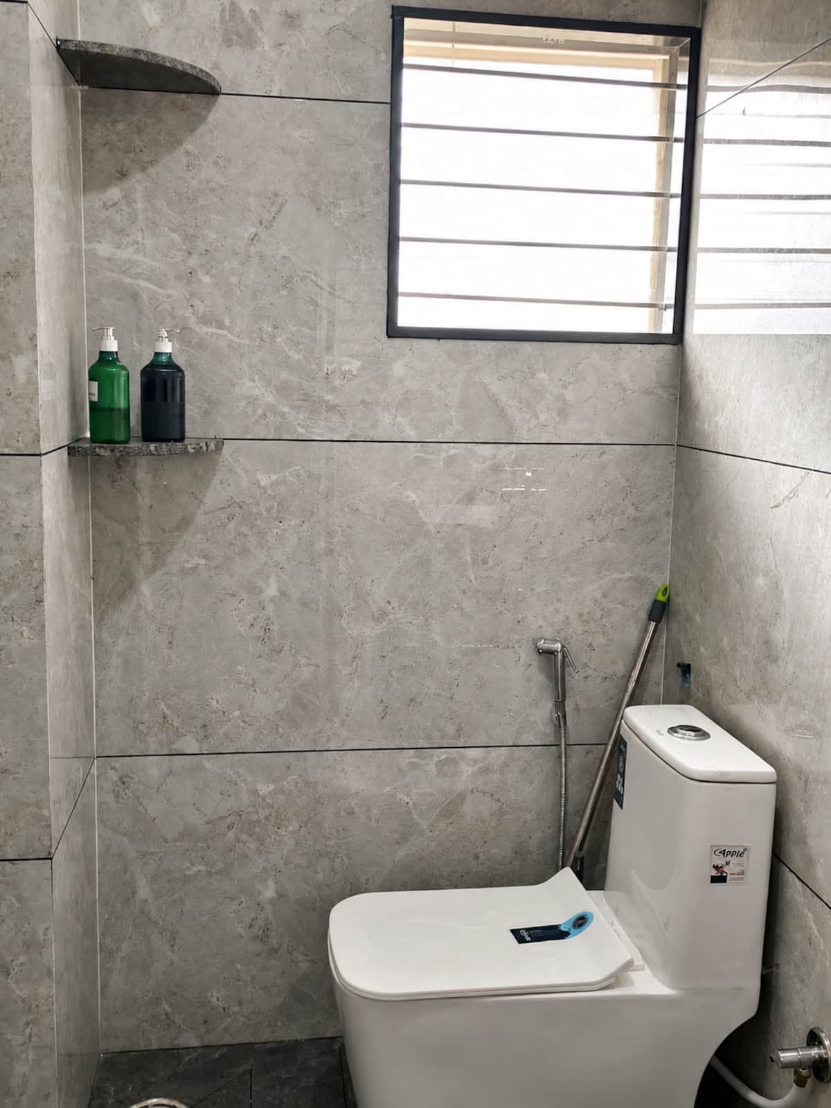 Full bathroom 2 image 3
