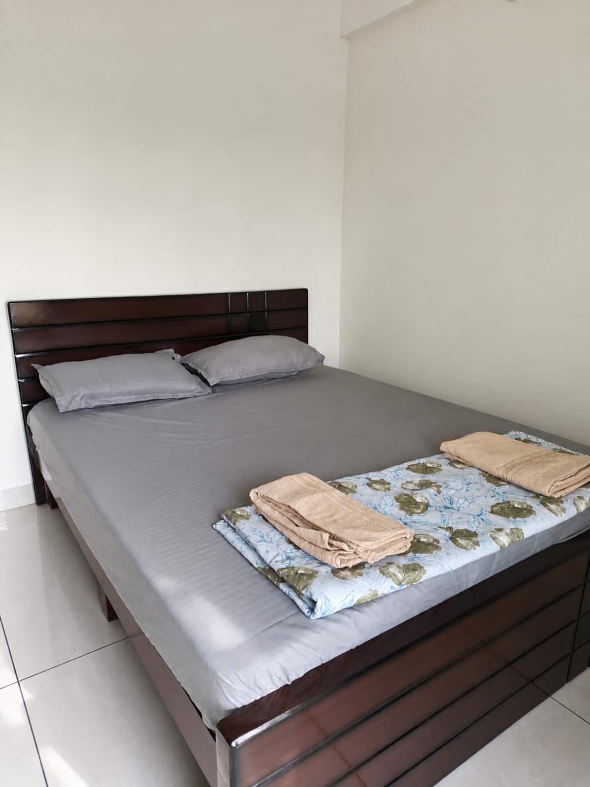 Bedroom 2 image 6