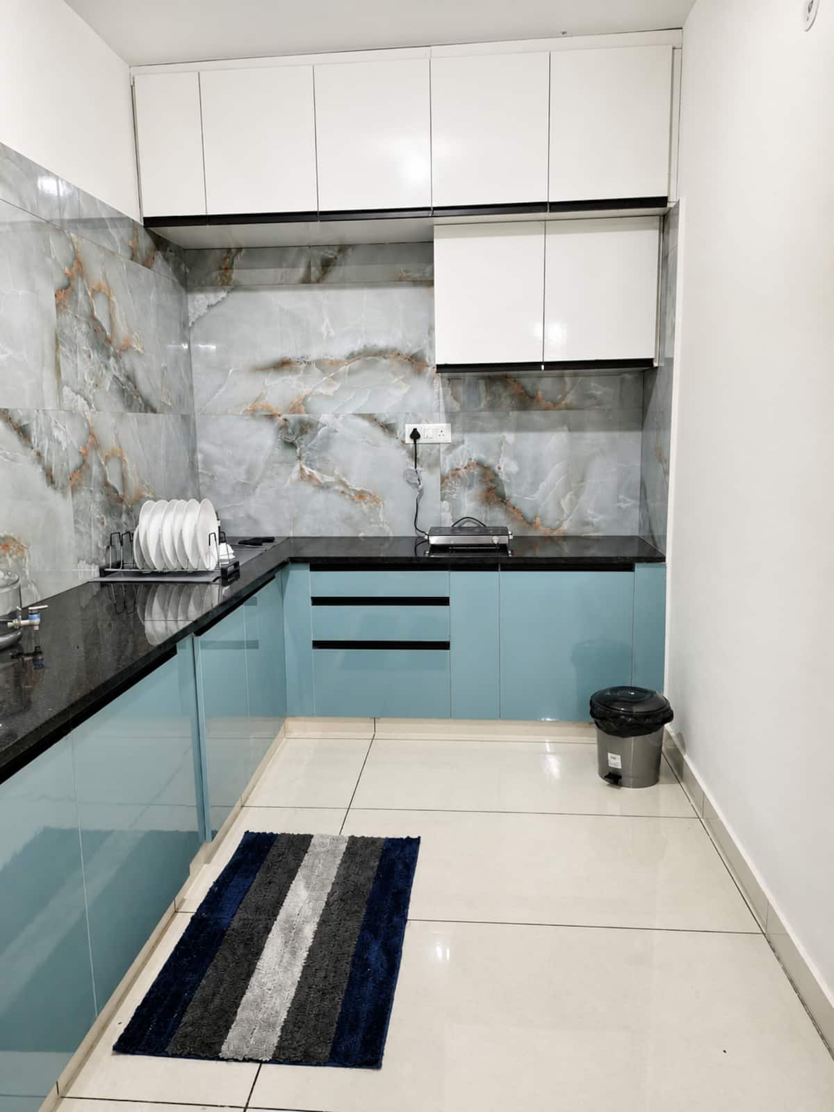 Kitchenette image 9