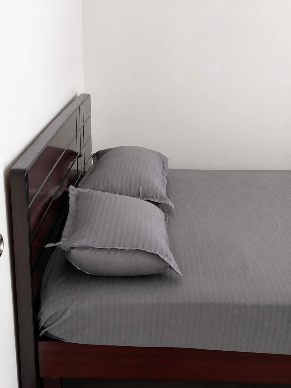 Bedroom 1 image 6