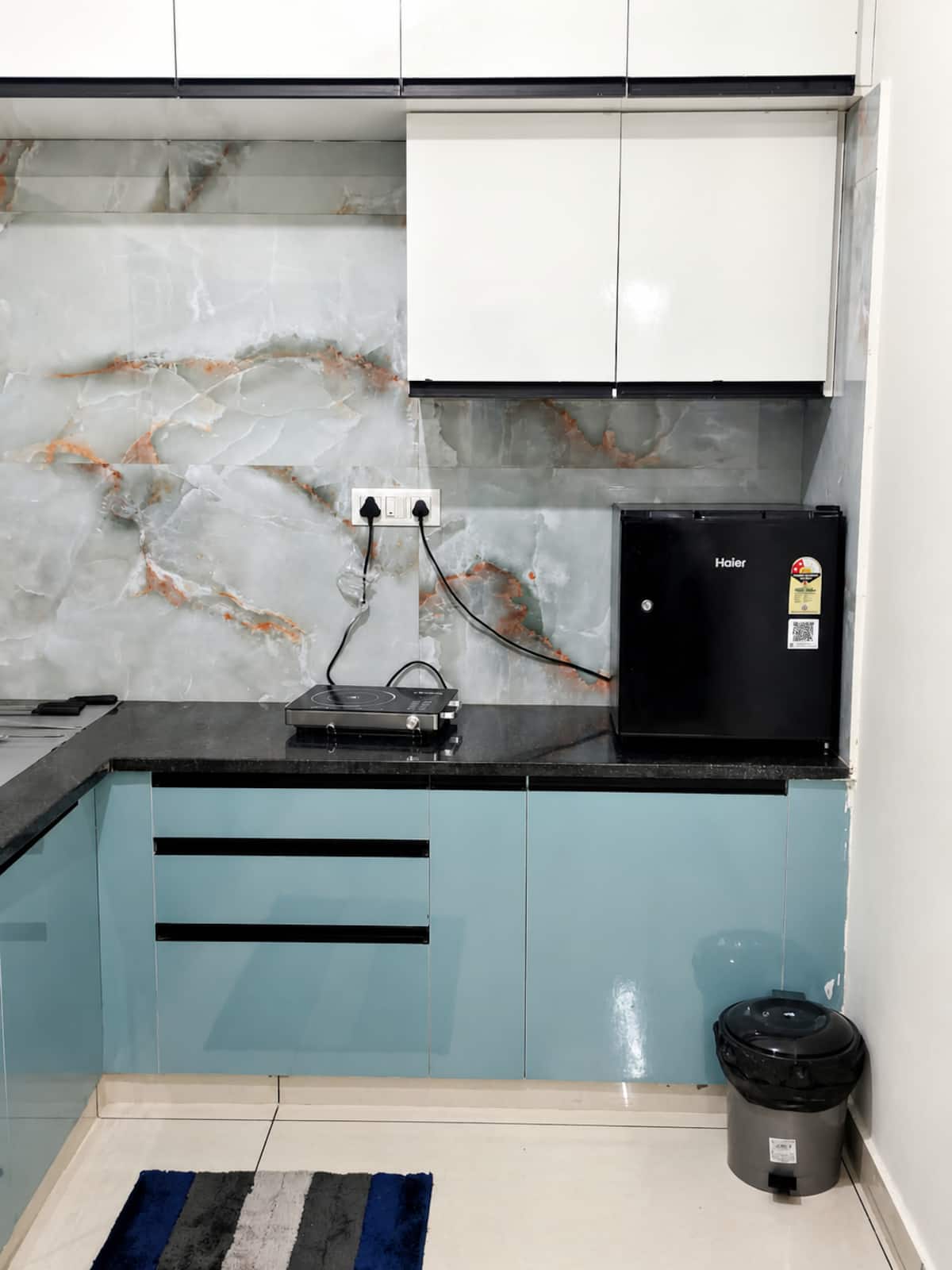 Kitchenette image 7