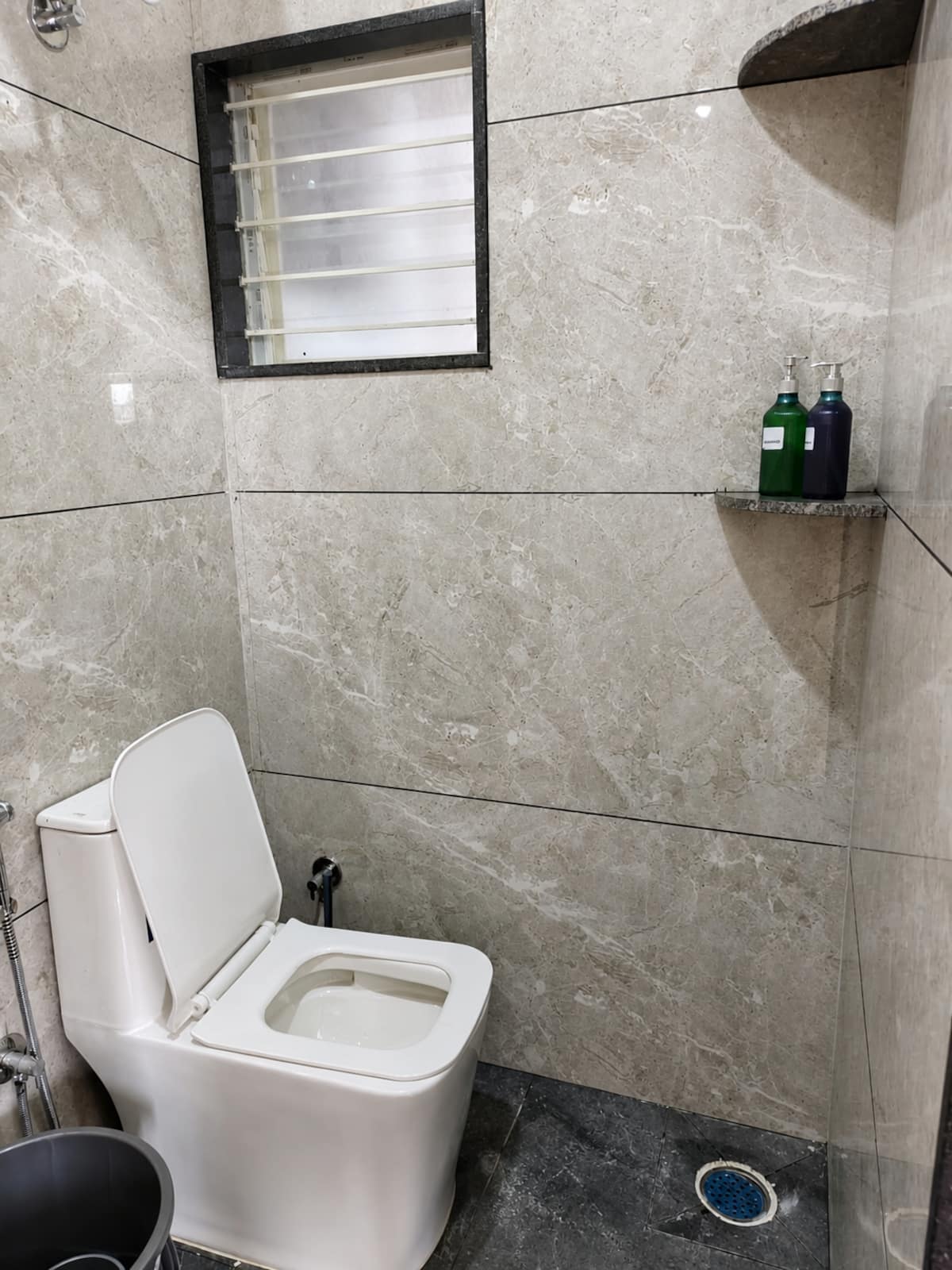 Full bathroom 1 image 3