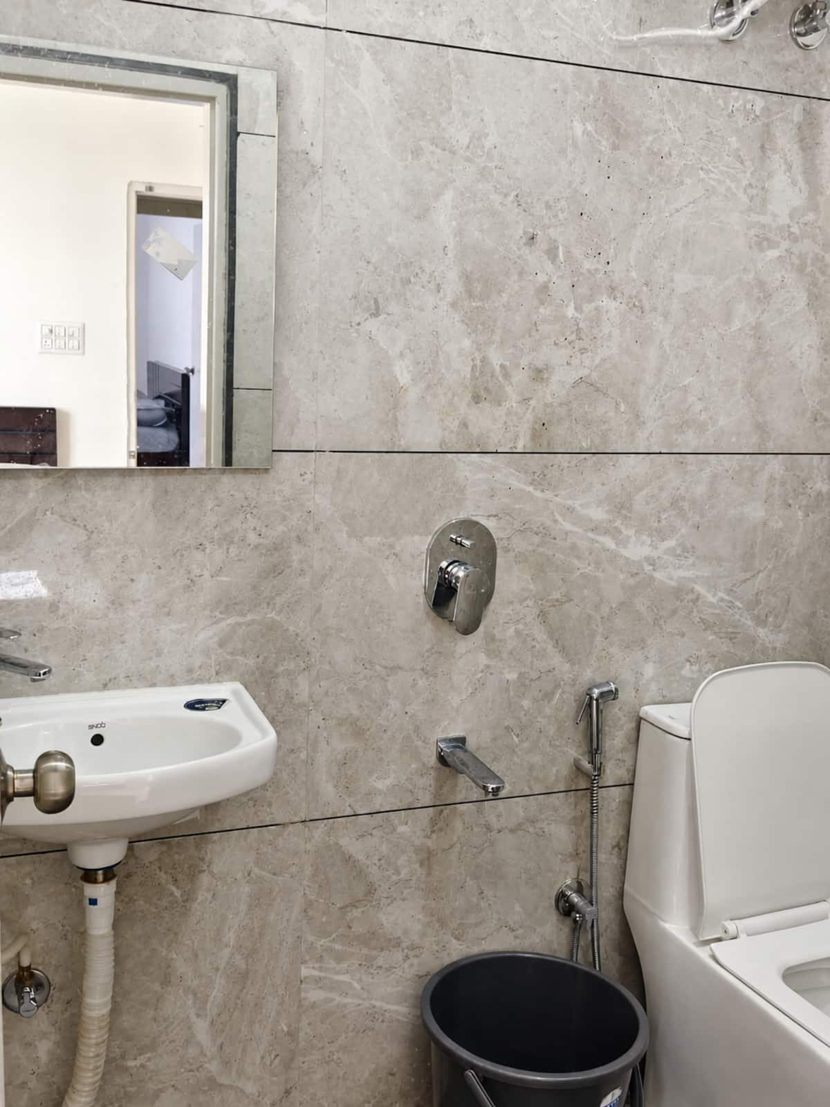 Full bathroom 1 image 4
