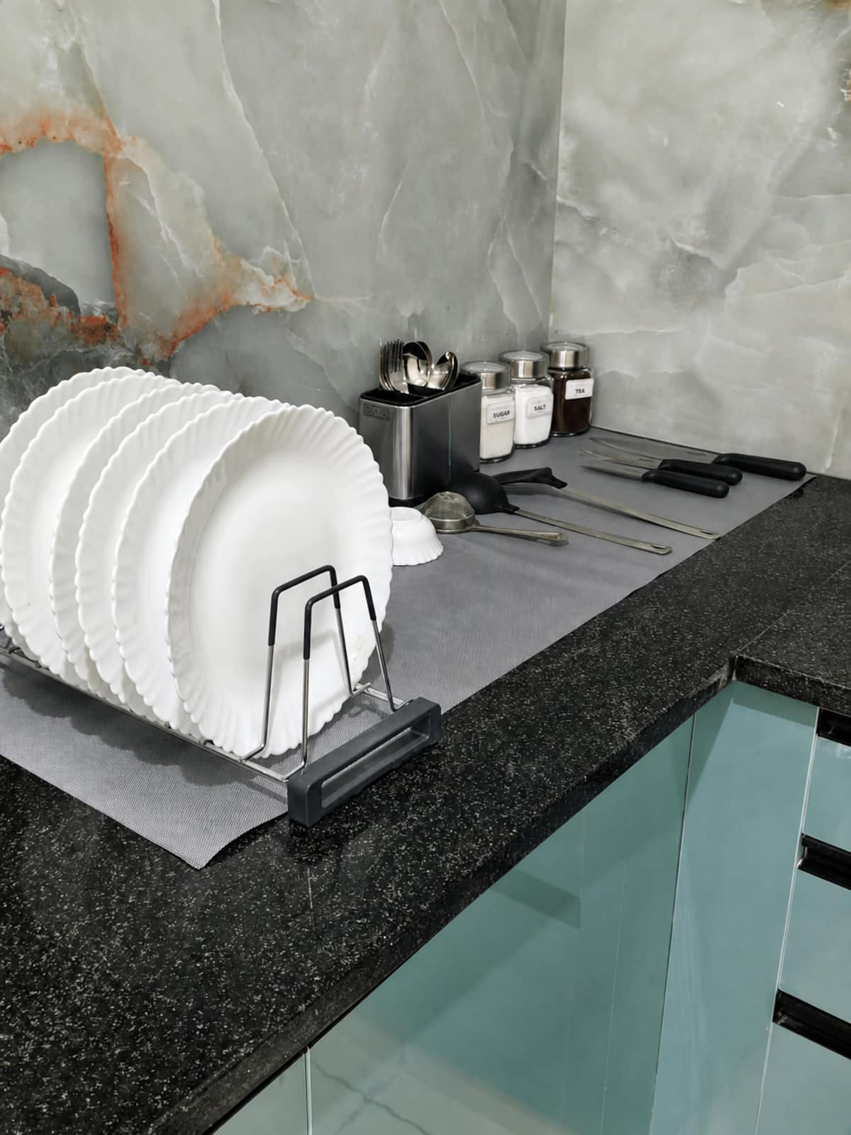 Kitchenette image 8