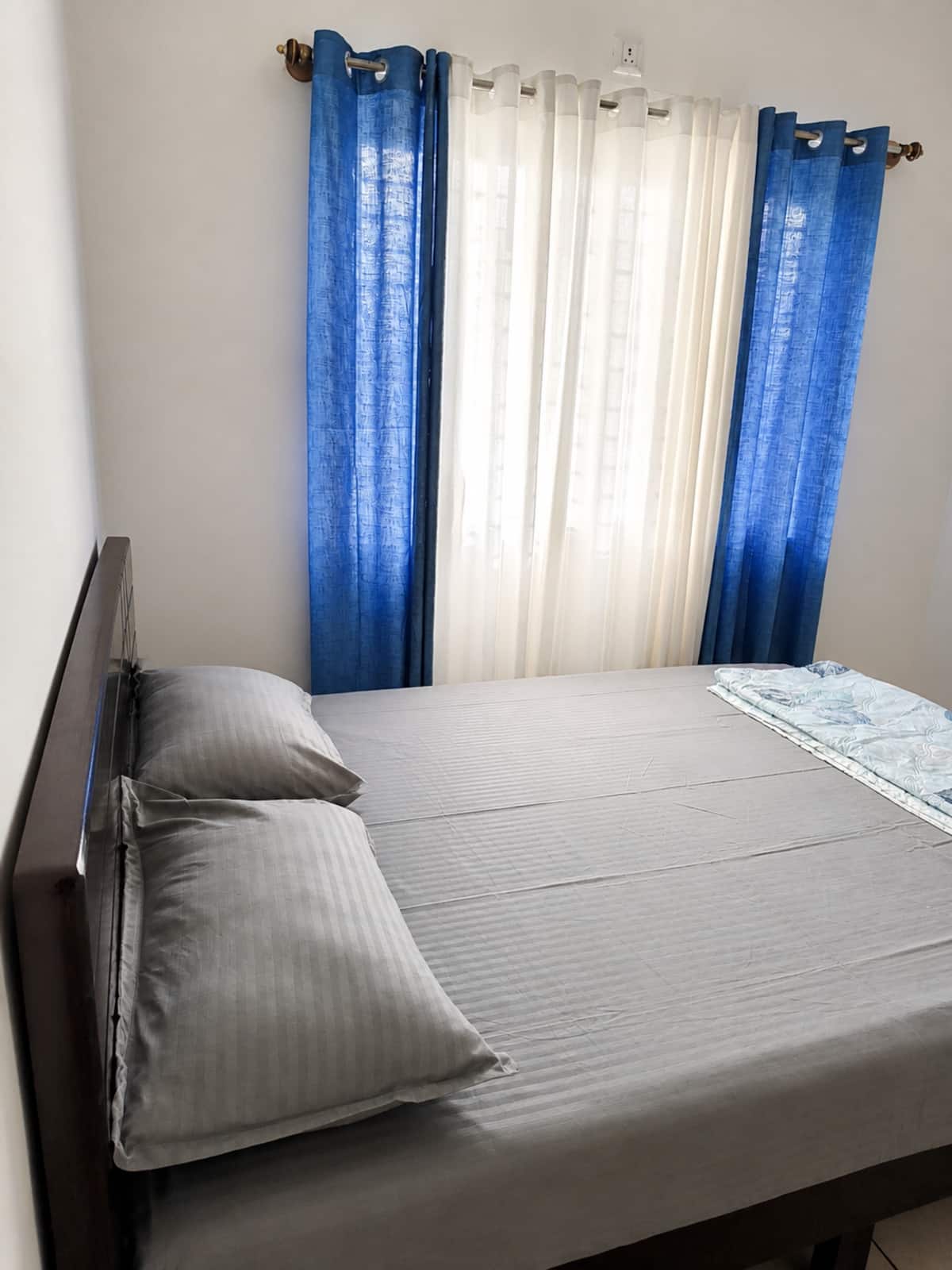 Bedroom 1 image 4