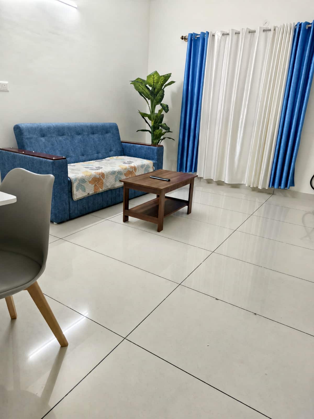 Living room image 7