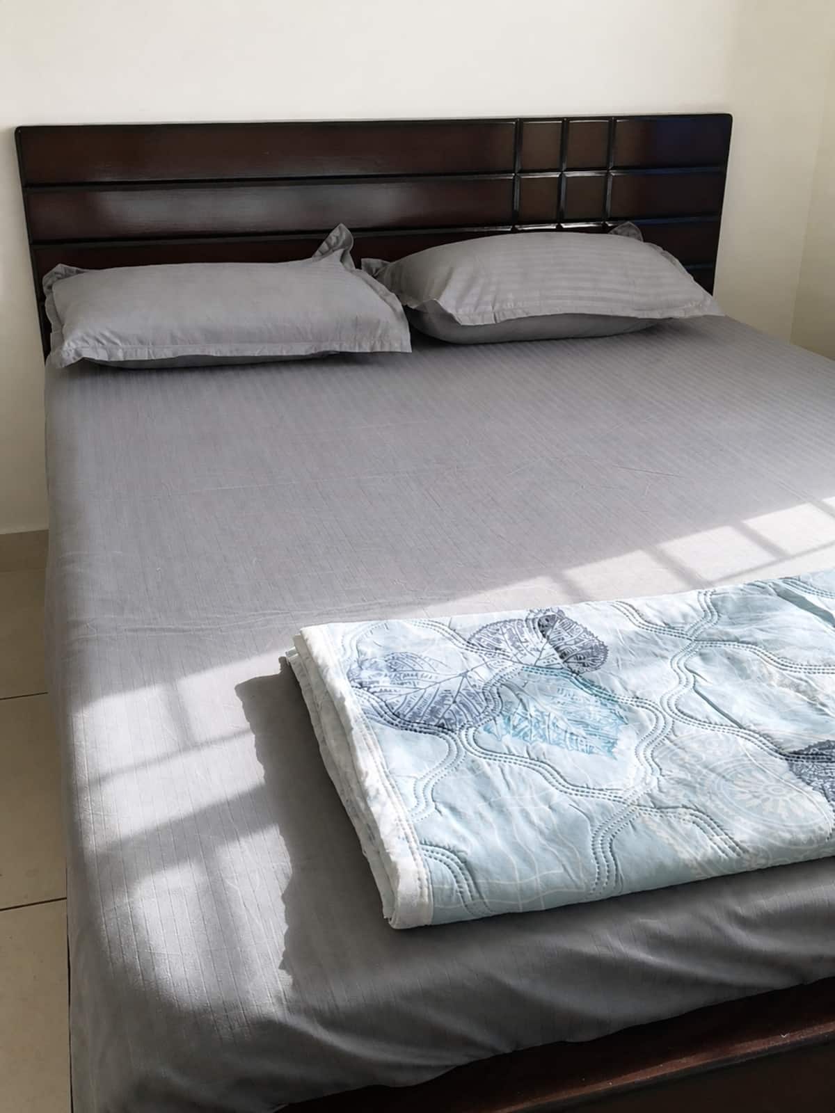 Bedroom 1 image 3