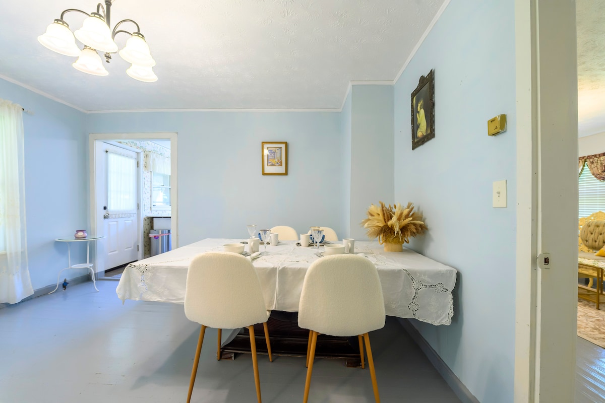 Warm house near mall of GA ,King bed ,Middle rent