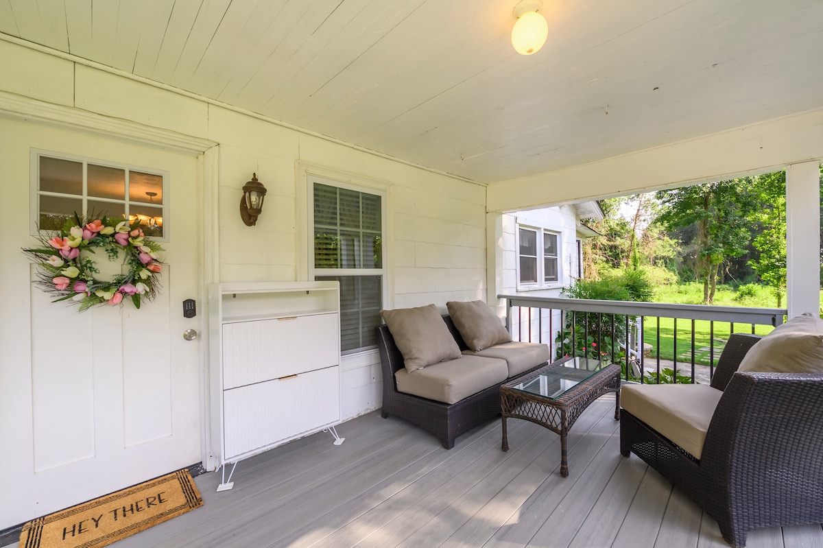 Warm house near mall of GA ,King bed ,Middle rent