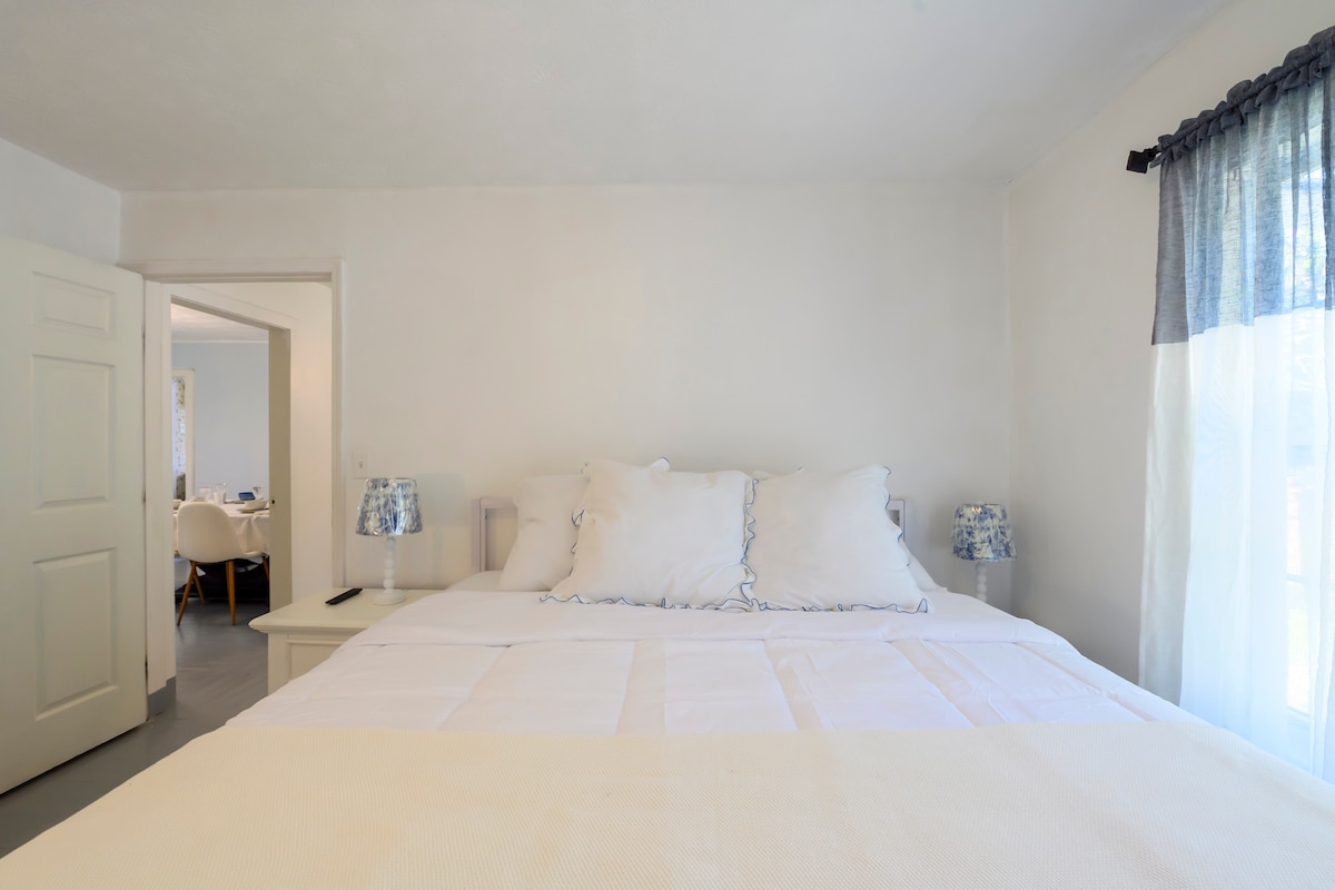 Warm house near mall of GA ,King bed ,Middle rent