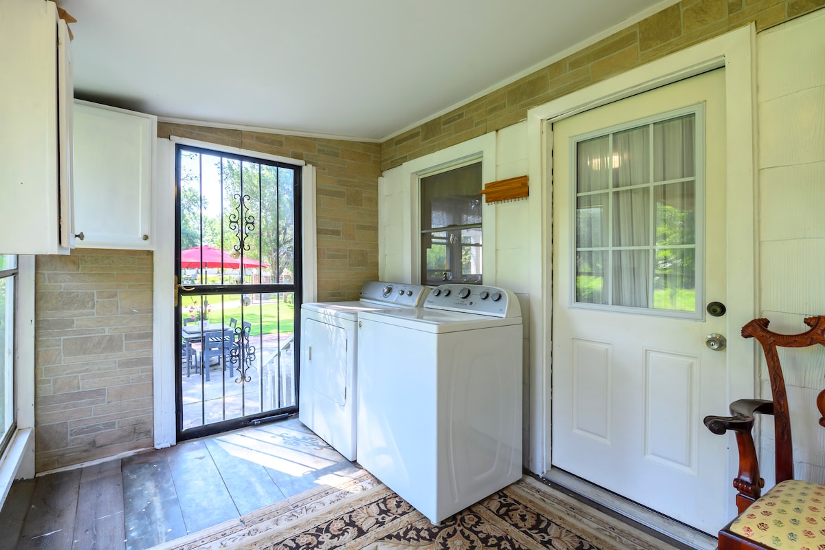 Warm house near mall of GA ,King bed ,Middle rent