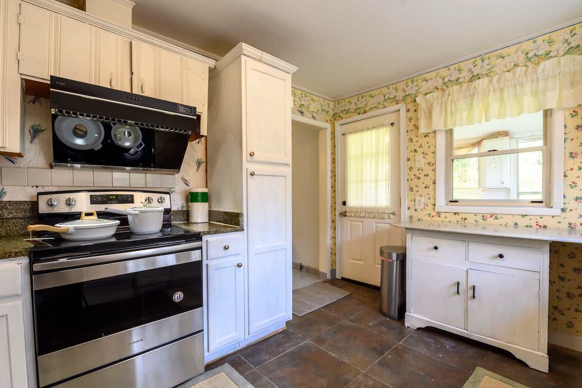 Warm house near mall of GA ,King bed ,Middle rent