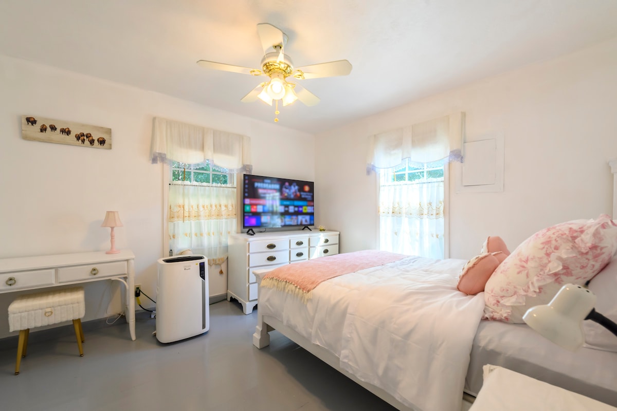 Warm house near mall of GA ,King bed ,Middle rent