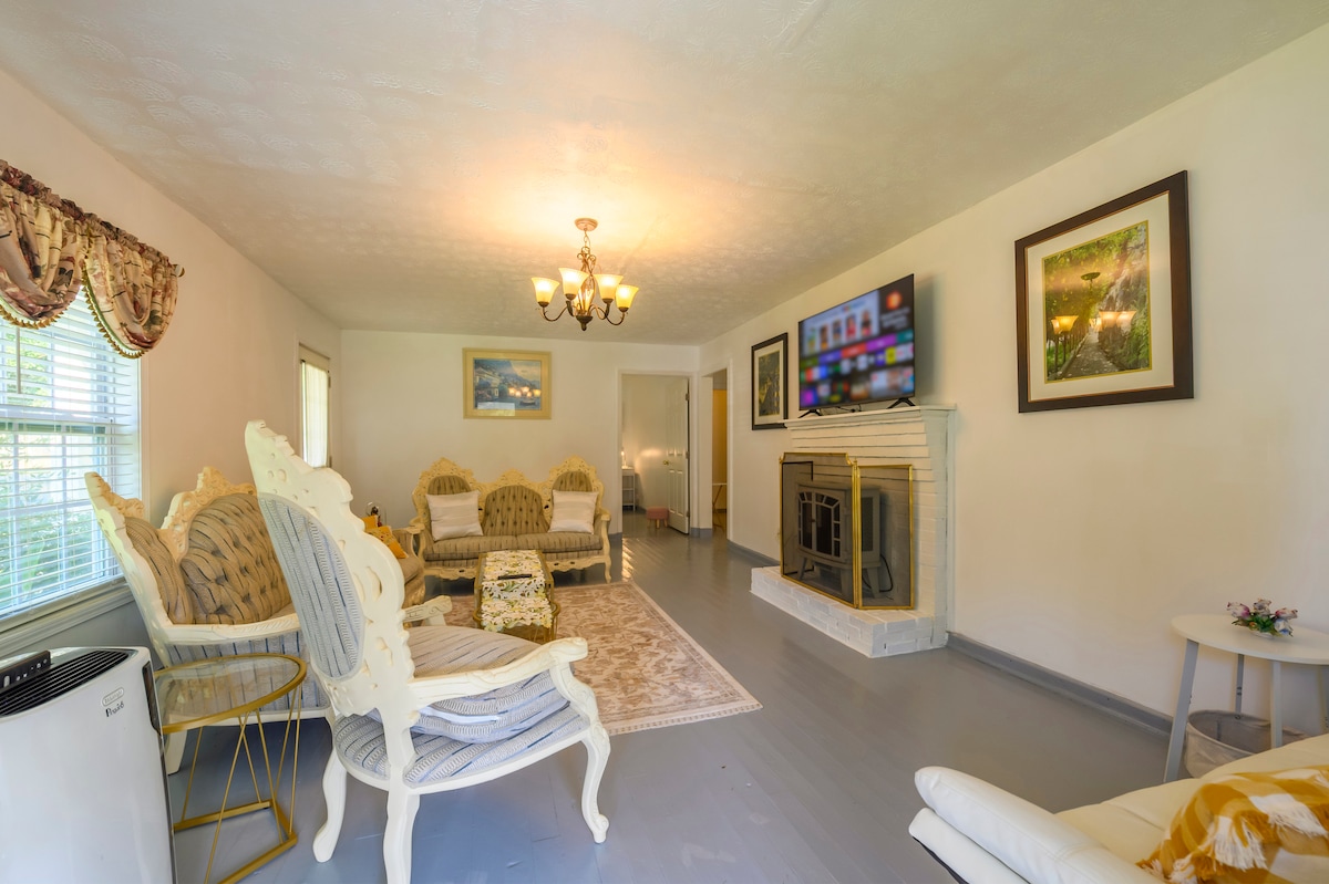 Warm house near mall of GA ,King bed ,Middle rent