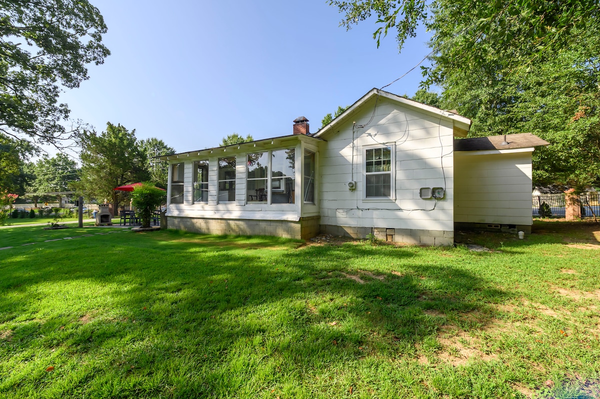 Warm house near mall of GA ,King bed ,Middle rent