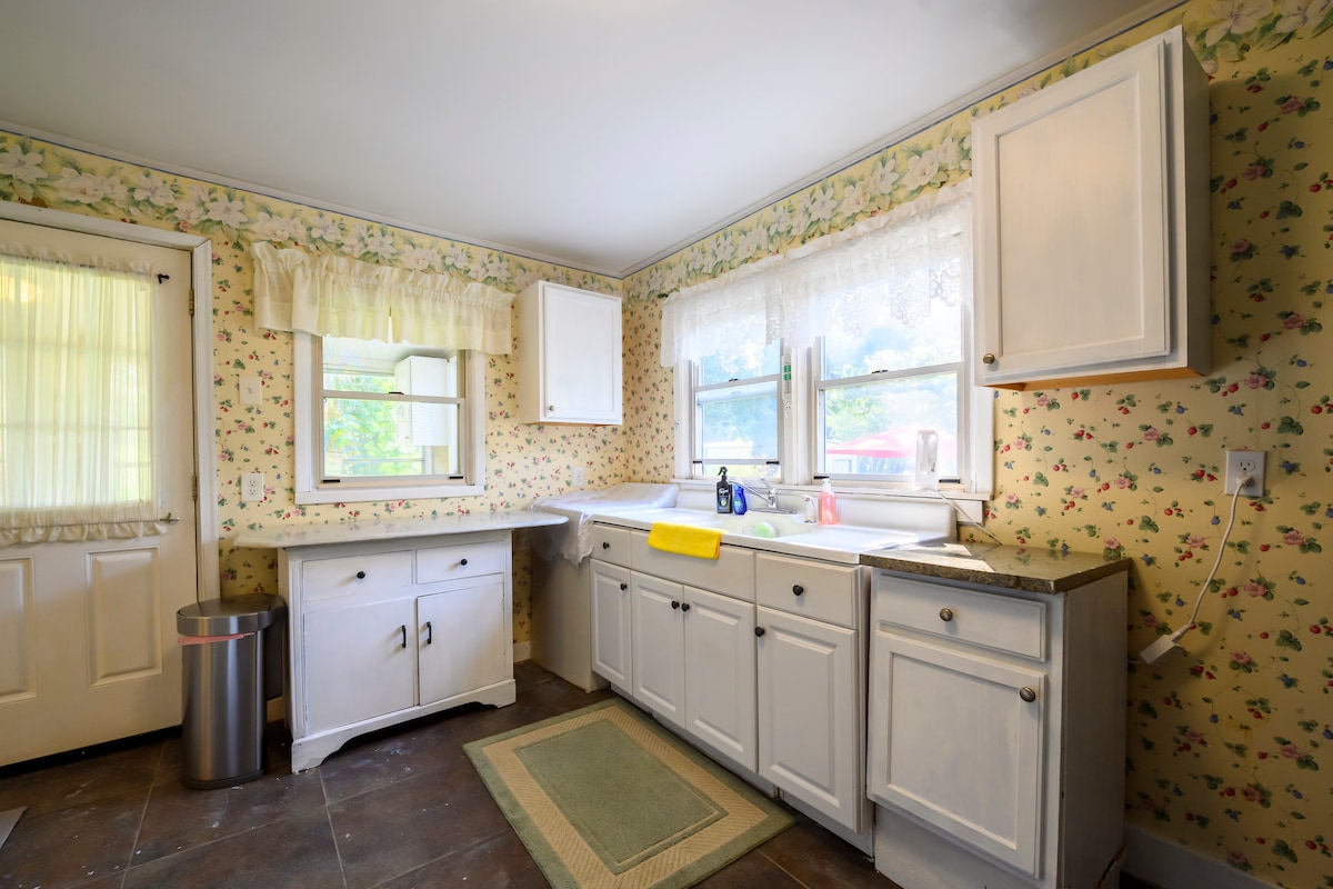 Warm house near mall of GA ,King bed ,Middle rent