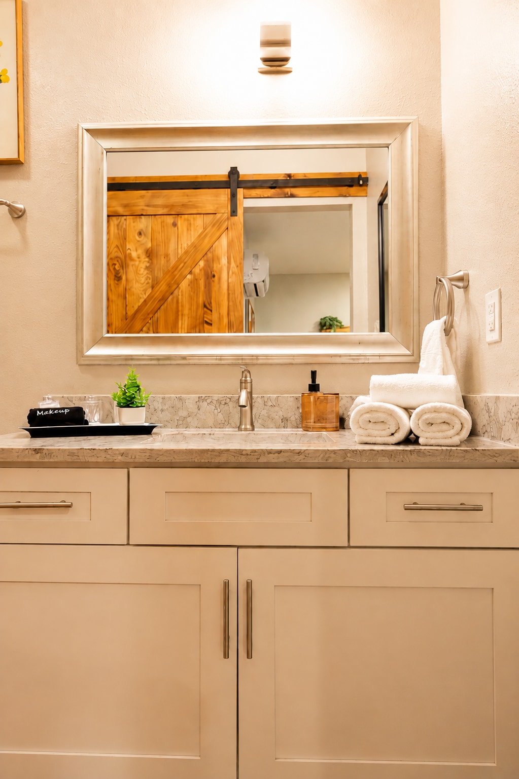 Stylish Studio| Near DT|Barton Springs| ACL