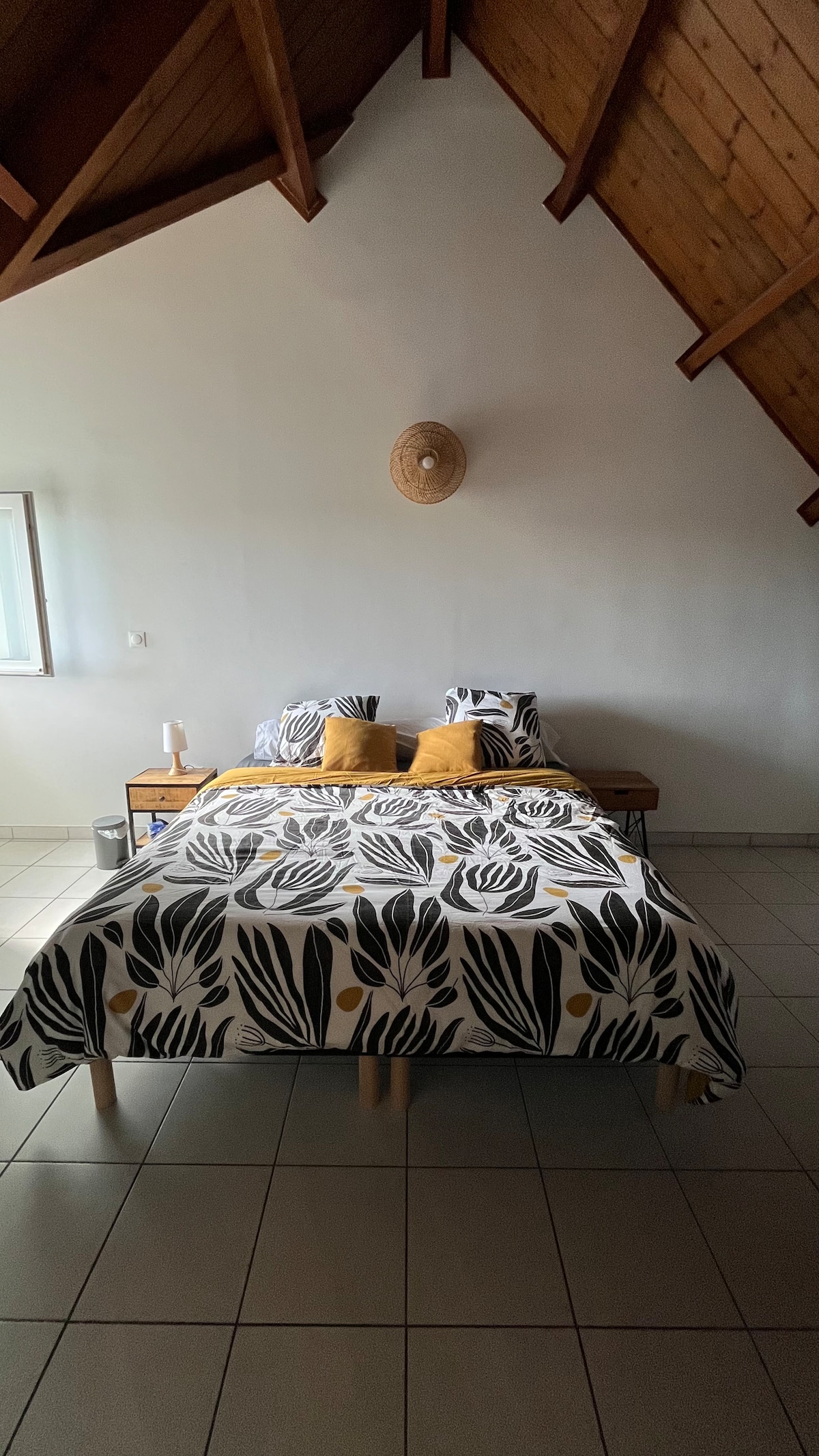 Furnished 2-bedroom apartment - Apartments for Rent in Saint-Paul ...