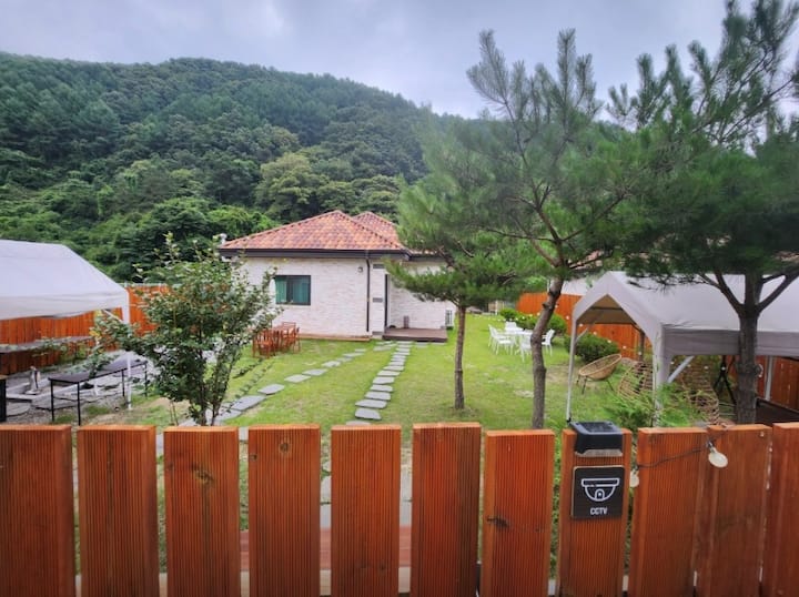 산과 계곡이 있는 힐링하우스 4인기준상품 - Chuncheon