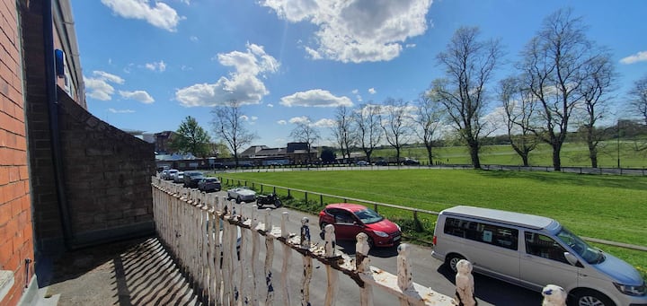 Spacious 3-bedroom York House With Racecourse View - York