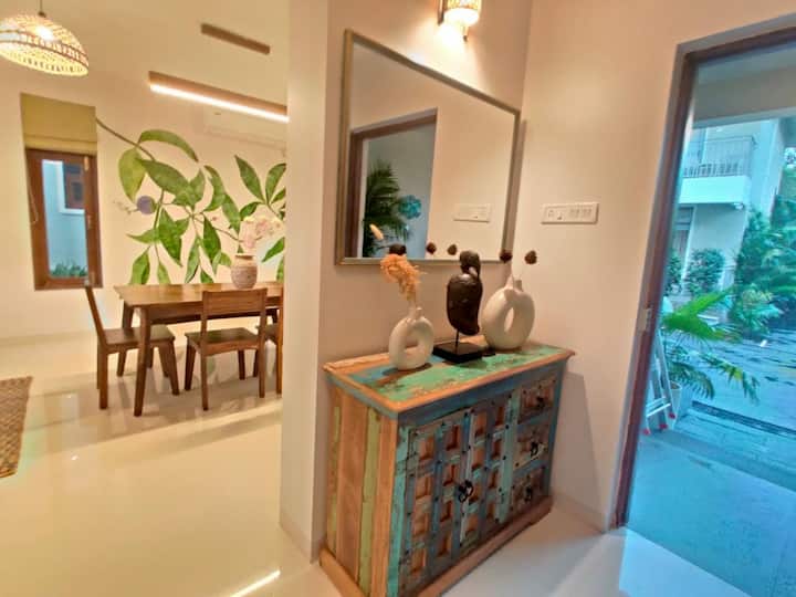 Dining area image 1