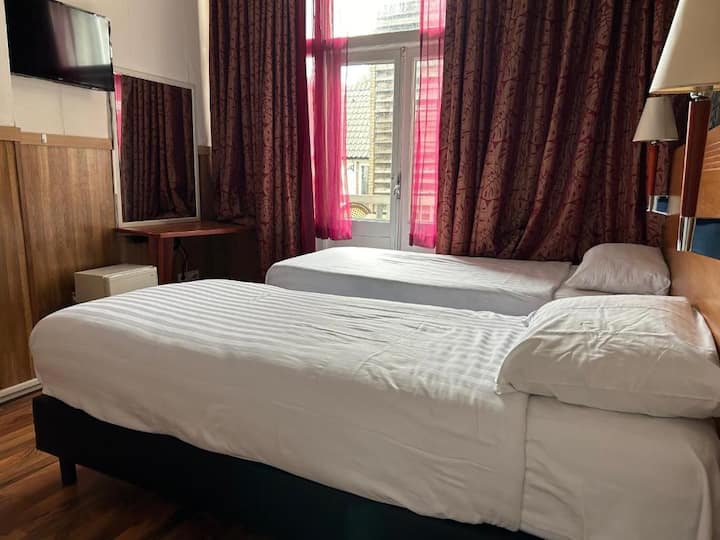 Boutique Hotel Room | Amsterdam Noord Metro - Amsterdam