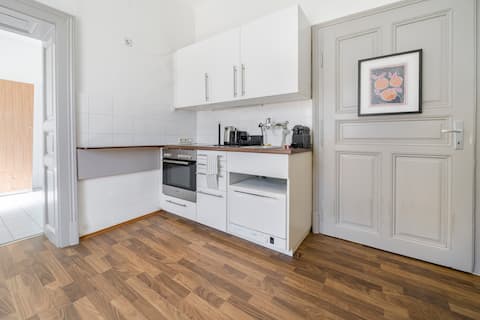 Erfolgreiche Airbnb-Immobilie: 2BR Apartment • 18 min to Old Town • Smart TV in Liebenau