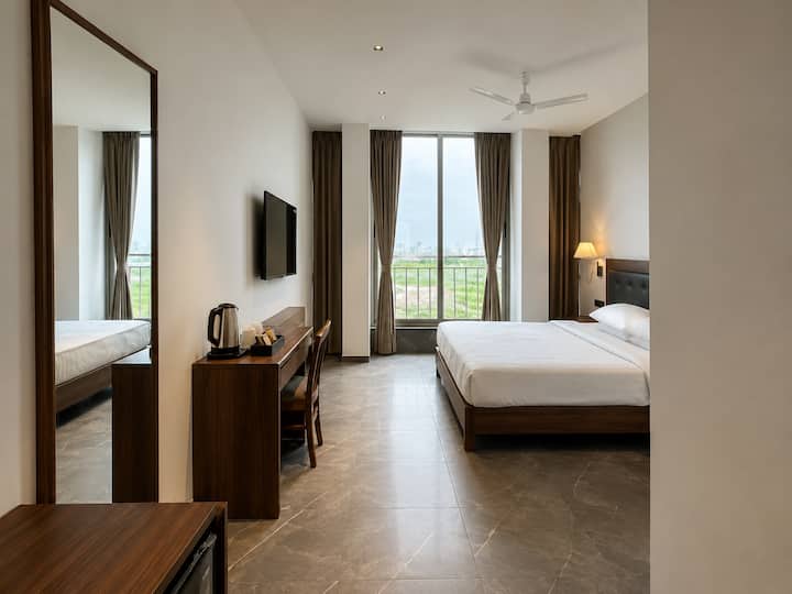 Boutique Ac Room, Naleeyana Suites Lonavala - Lonavla