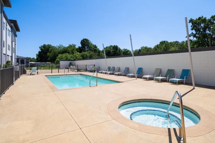 King | La Quinta Muskogee | Free Parking - Muskogee, OK