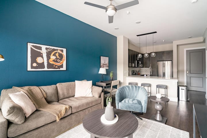 Landing | Chic 1bd, Pool, Clubhouse - Mardi Gras New Orleans